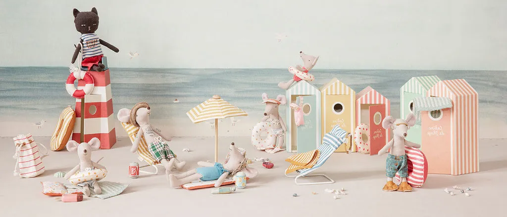 Beach, Mum In Cabin De Plage