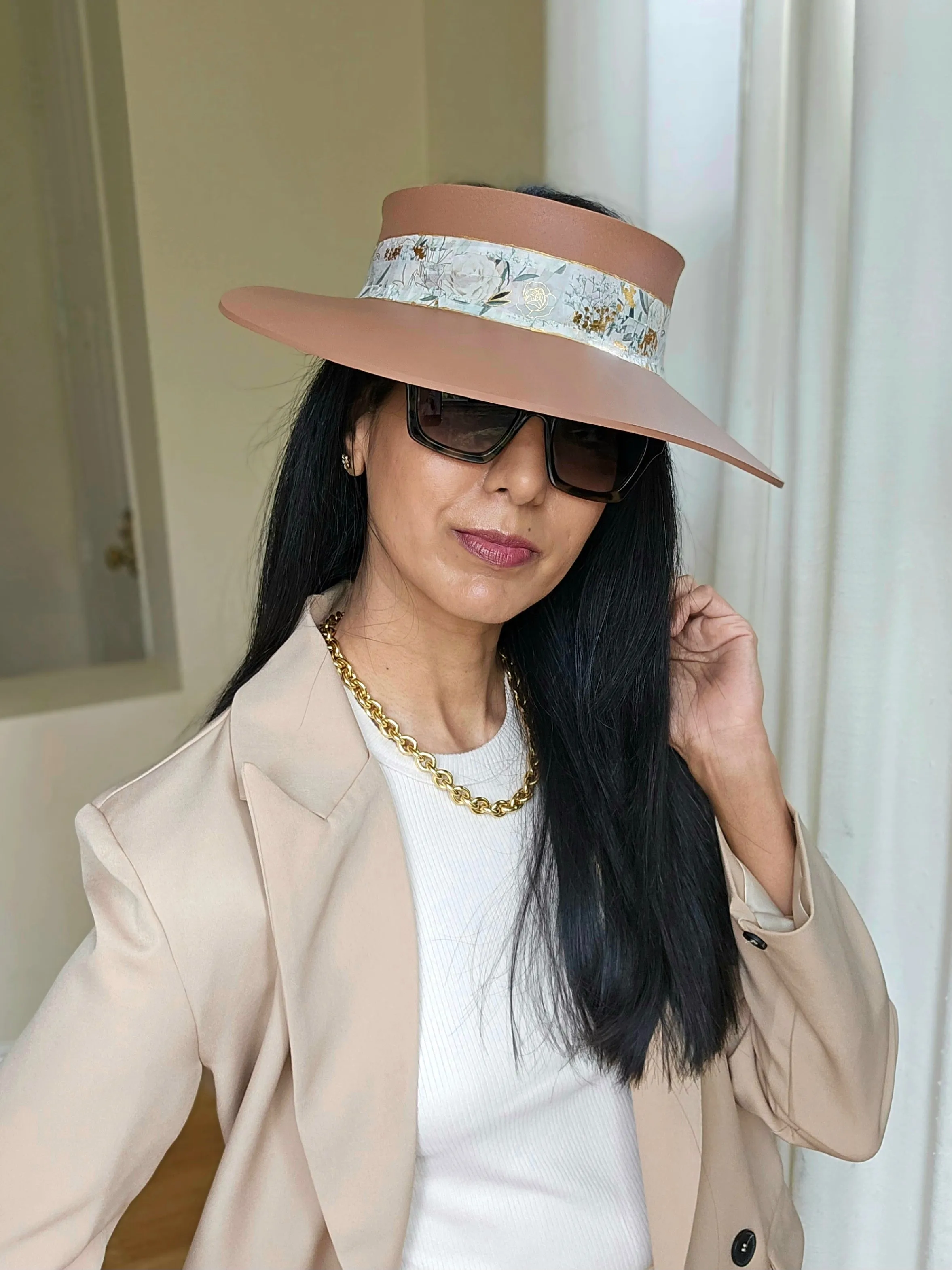 Brown "LadyEVA" Visor Hat with Stylish White and Gold Floral Band