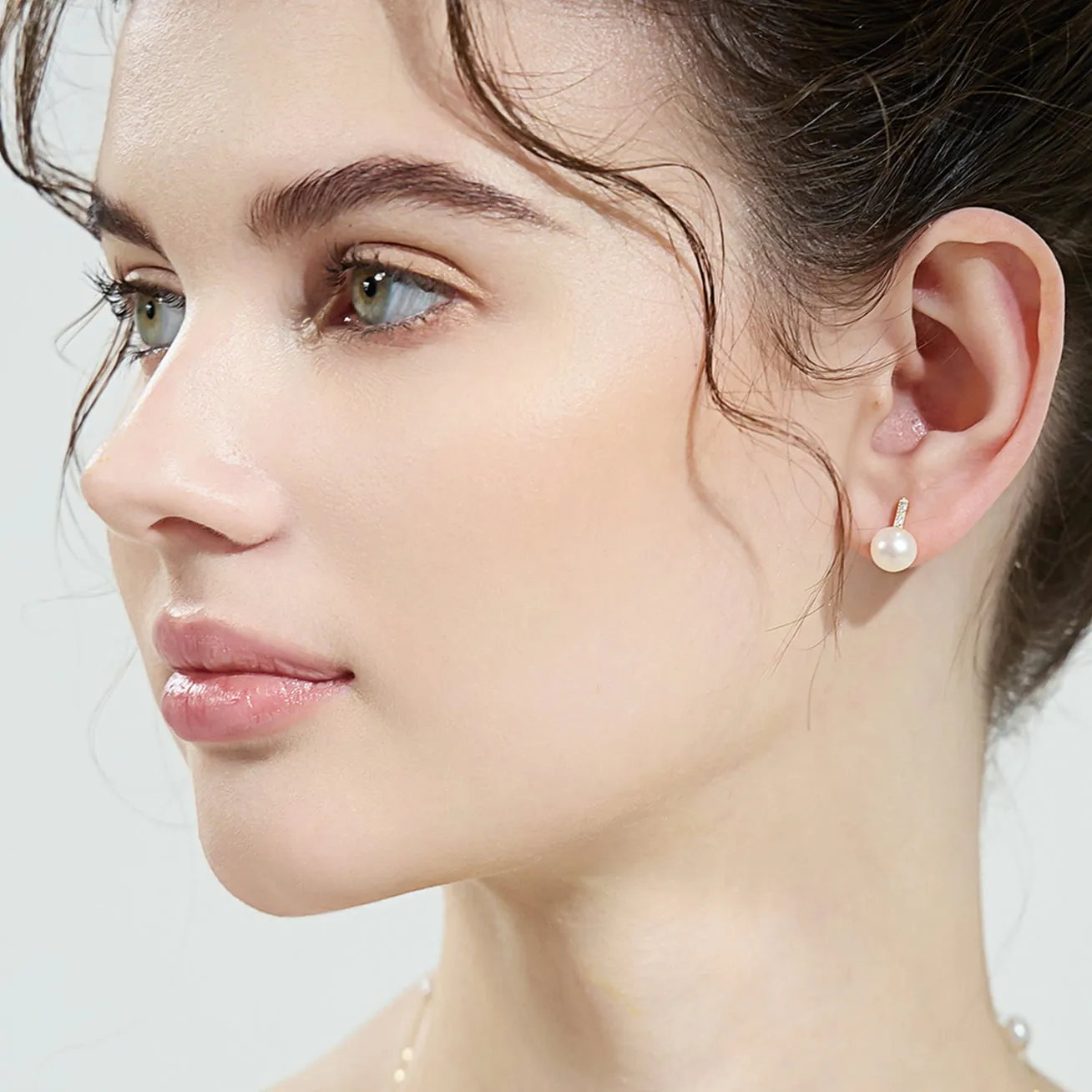 Elegant Freshwater Pearl Earrings WE00687