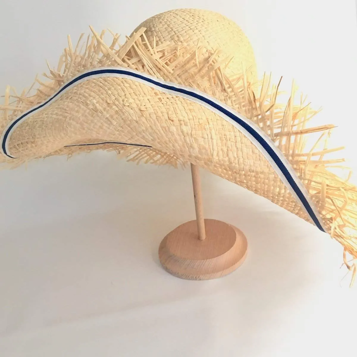 Wide brim natural straw sun hat